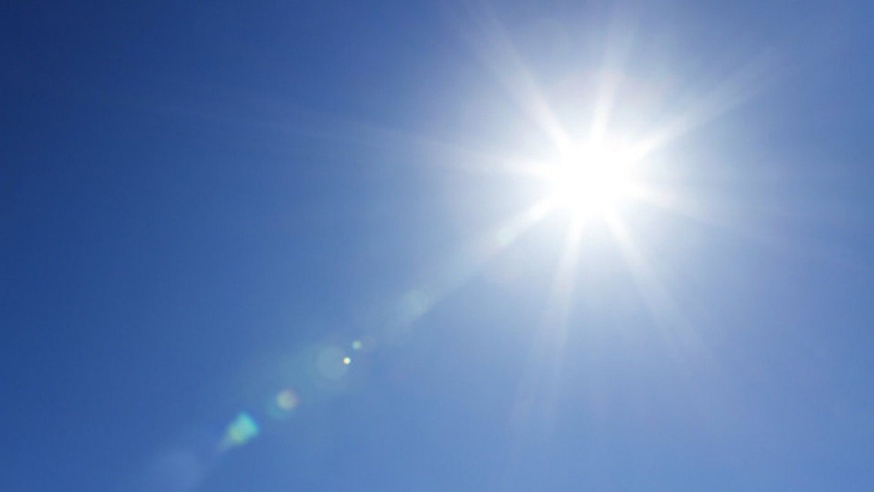 Weather: Sunny Day with Strong Swell and Spring Tides